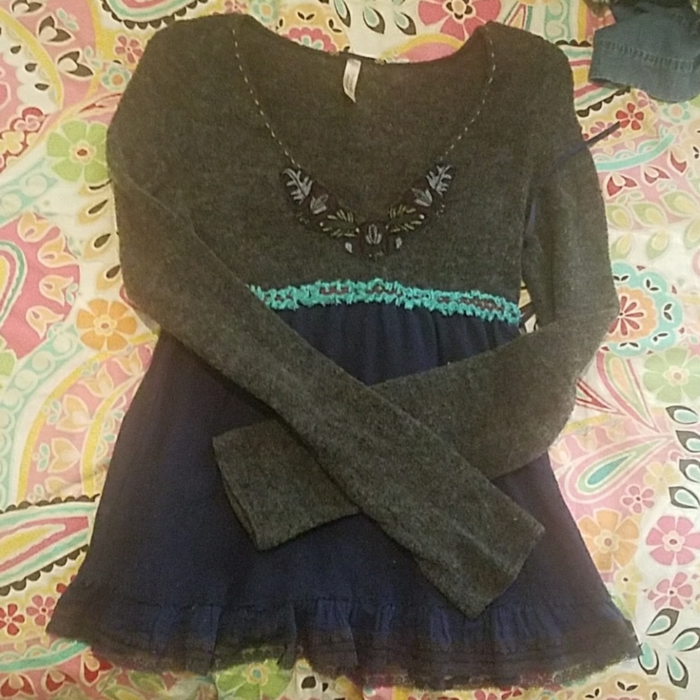 Free People -Beautiful detailed sweater-